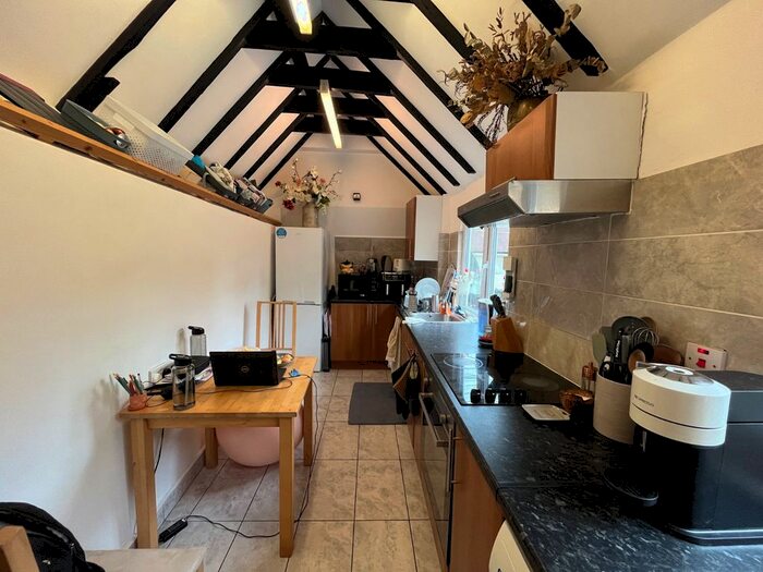 2 Bedroom Maisonette To Rent In The Hornet, Chichester, PO19