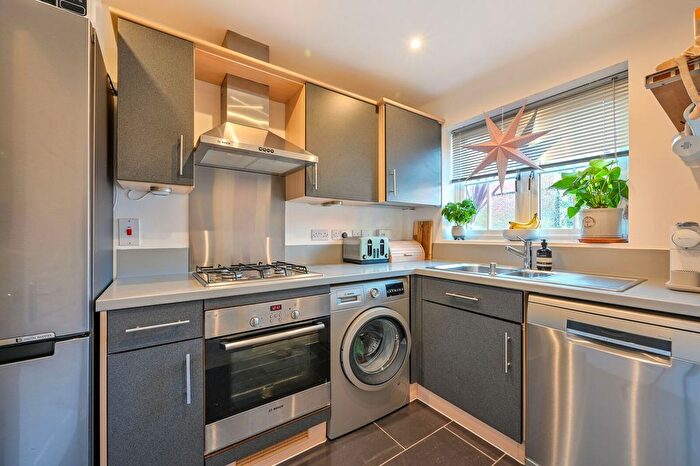 3 Bedroom End Terrace House To Rent In Derisley Close, Byfleet, West Byfleet, KT14