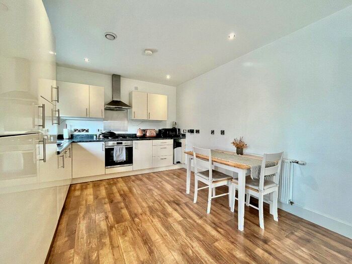 2 Bedroom Flat To Rent In Tranquil Lane, Harrow, Middlesex, HA2