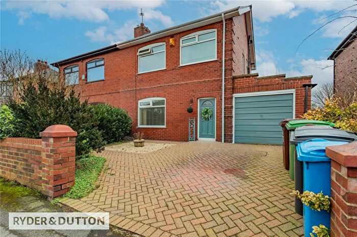 3 Bedroom Semi Detached House For Sale In Kings Road, Shaw, Oldham, OL2