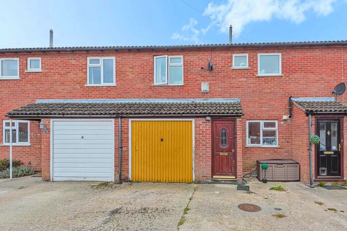 3 Bedroom Terraced House For Sale In Walton Way, Newbury, RG14