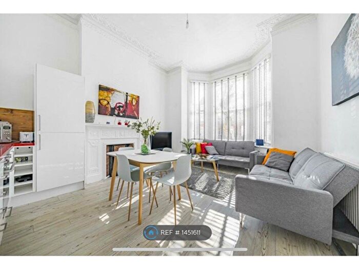 3 Bedroom Flat To Rent In London, London, NW6