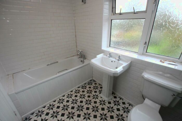 3 Bedroom End Of Terrace House For Sale In Groveside, Henlow, SG16