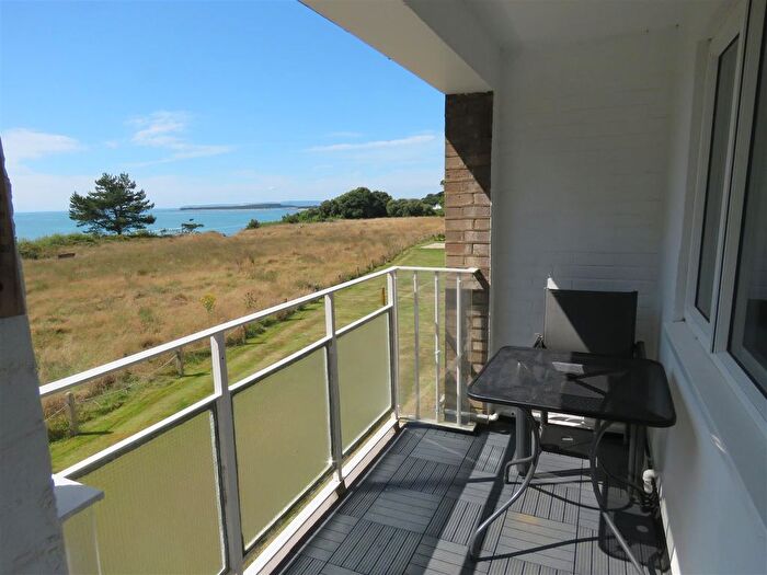 2 Bedroom Flat To Rent In Beacon Drive, Highcliffe, Christchurch, BH23