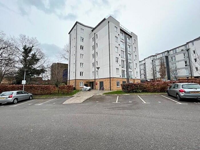 2 Bedroom Flat To Rent In West Green Drive, Crawley, RH11