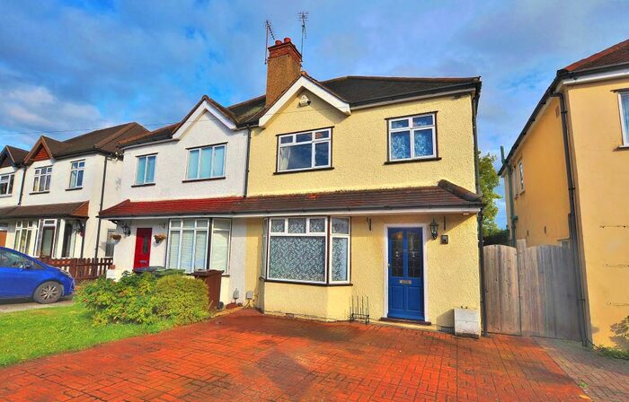 4 Bedroom Semi-Detached House To Rent In Beckingham Road, Guildford, Surrey, GU2