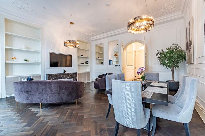 2 Bedroom Flat To Rent In Vicarage Gate, London, W8