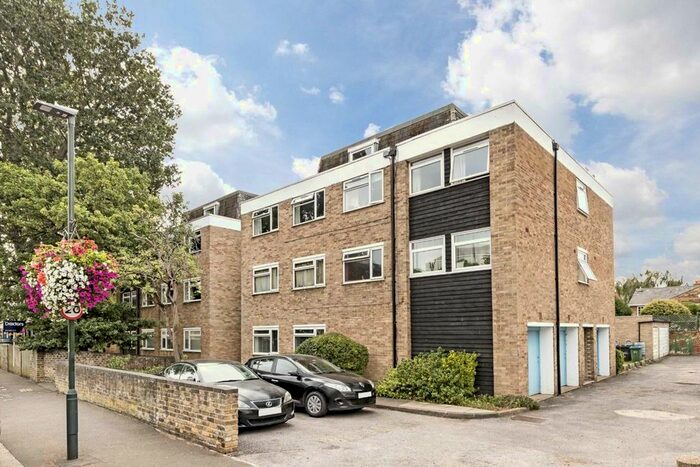 2 Bedroom Flat To Rent In Station Road, Hampton, TW12