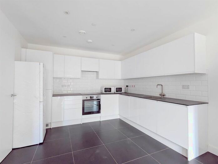 1 Bedroom Flat To Rent In Vicarage Road, Watford, WD18