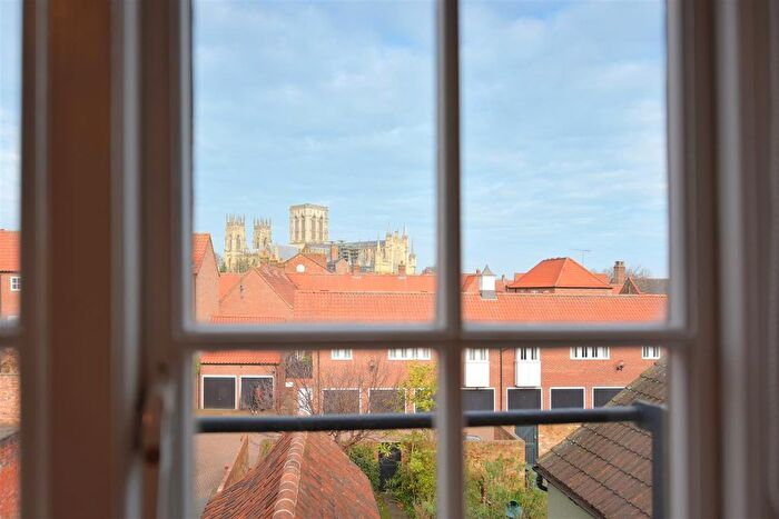 2 Bedroom Flat To Rent In St. Saviourgate, York, YO1