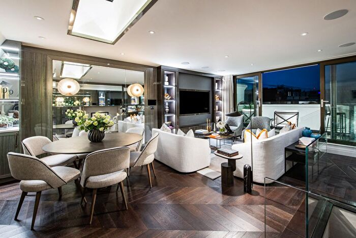 3 Bedroom Flat To Rent In Prince Of Wales Terrace, London, W8