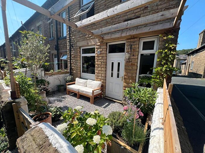 3 Bedroom End Of Terrace House For Sale In Joshua Street, Todmorden, OL14
