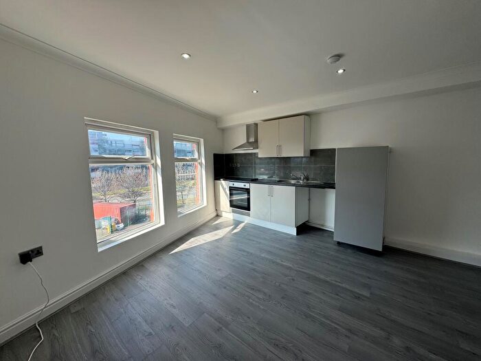 Studio To Rent In Hall Lane, L7