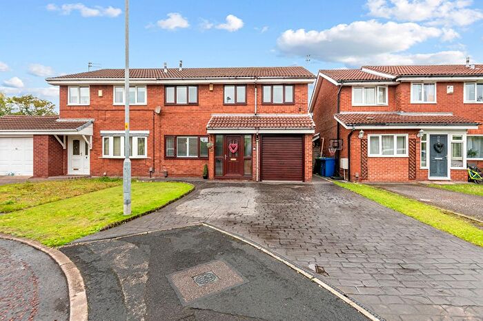 4 Bedroom Semi-detached House For Sale In Stonehaven Drive, Fearnhead, WA2