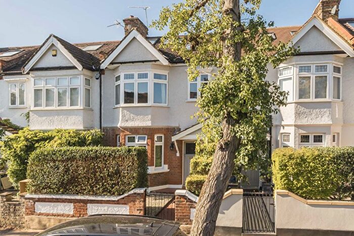 5 Bedroom Property For Sale In Midhurst Road, Northfields, W13