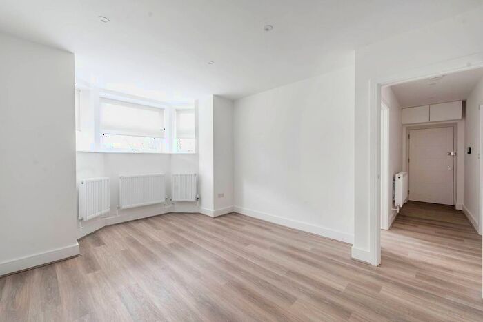 2 Bedroom Flat To Rent In Sunningfields Crescent, Hendon, London, NW4