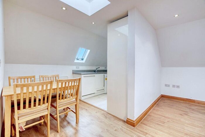 1 Bedroom Flat To Rent In Ossulton Way London, N2