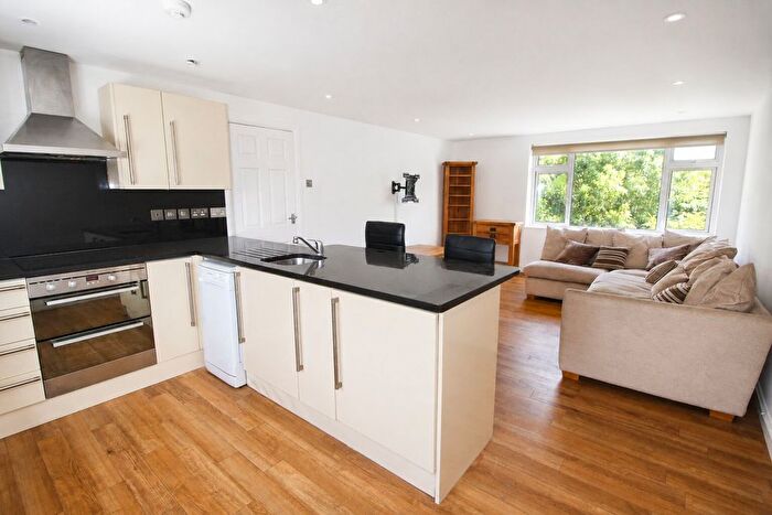3 Bedroom Flat To Rent In Lambs Close, Potters Bar, EN6