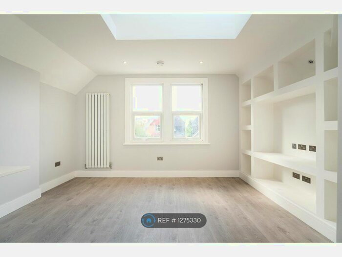 2 Bedroom Flat To Rent In Mitcham Lane, London, SW16