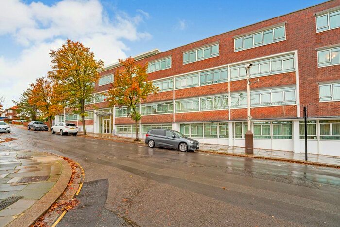 3 Bedroom Flat To Rent In Heathcroft, London, W5