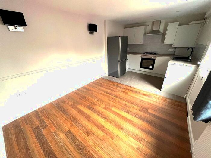 1 Bedroom Flat To Rent In Merridale Road, Wolverhampton, WV3