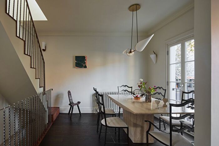 3 Bedroom Terraced House For Sale In Wilsham Street, London, W11