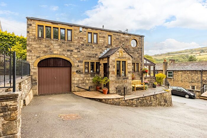 4 Bedroom Detached House For Sale In Ash Court, Fairfields Road, Holmbridge, Holmfirth, HD9