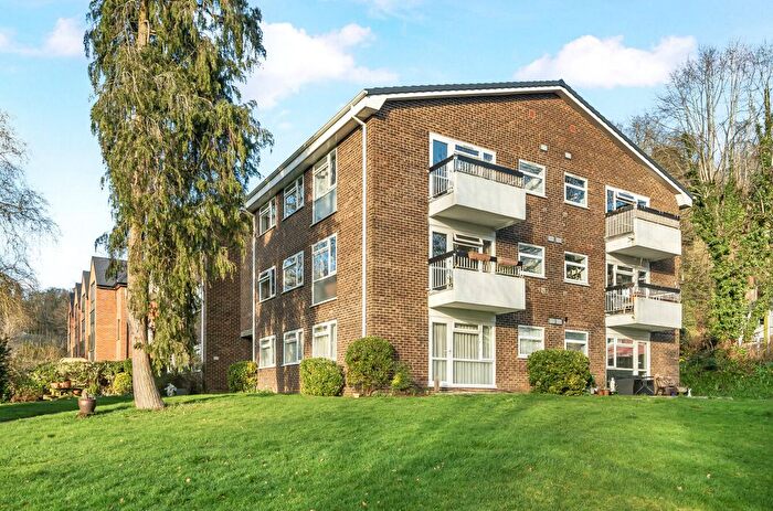 2 Bedroom Flat For Sale In Charterhouse Road, Godalming, Surrey, GU7