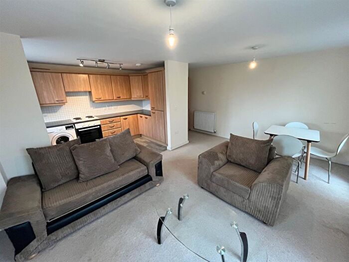 2 Bedroom Flat To Rent In Ashton Old Road, Manchester, M11