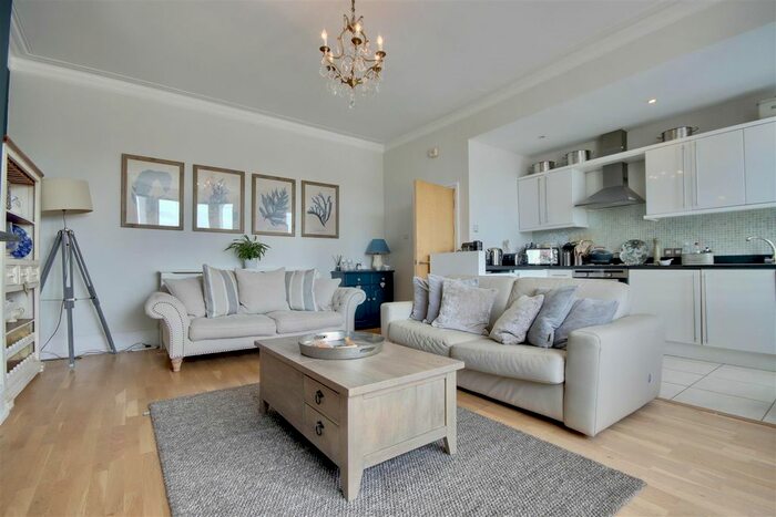 2 Bedroom Flat For Sale In Lennox Road South, Southsea, PO5
