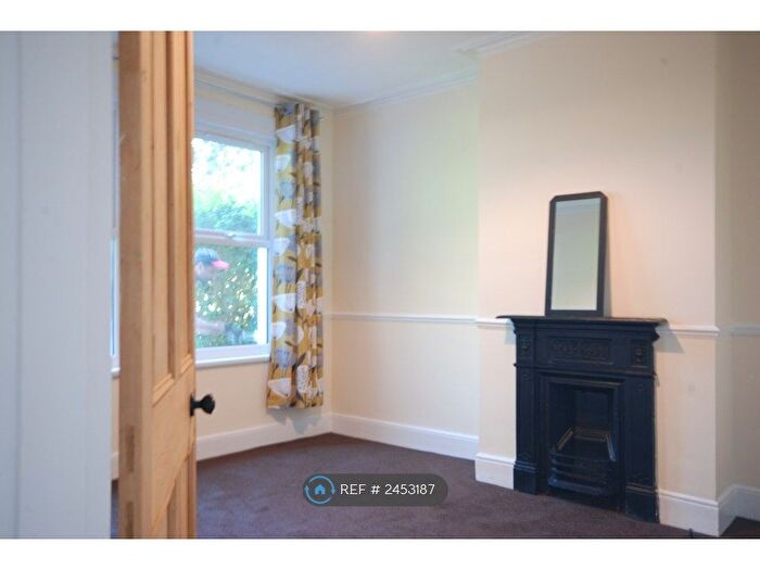 2 Bedroom Flat To Rent In Walthamstow, London, E17