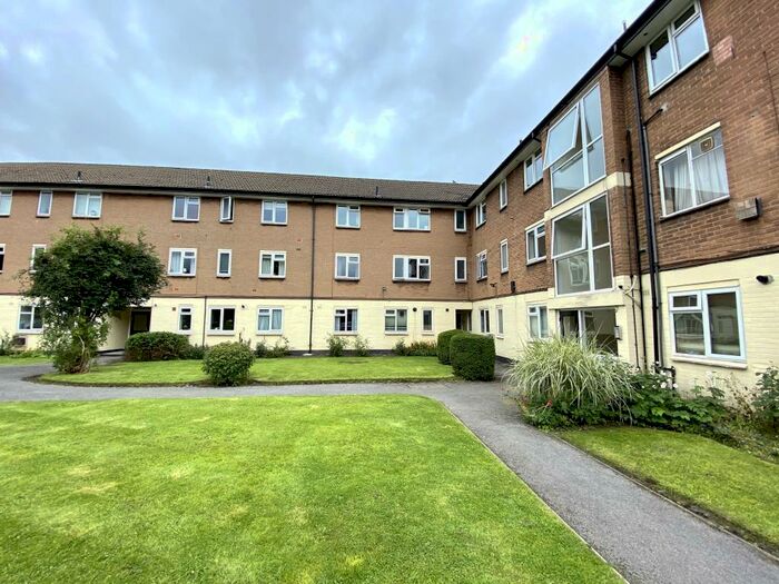 2 Bedroom Apartment To Rent In Abbots Close, Sale, M33