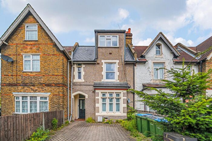 3 Bedroom Flat To Rent In Plumstead Common Road London, SE18