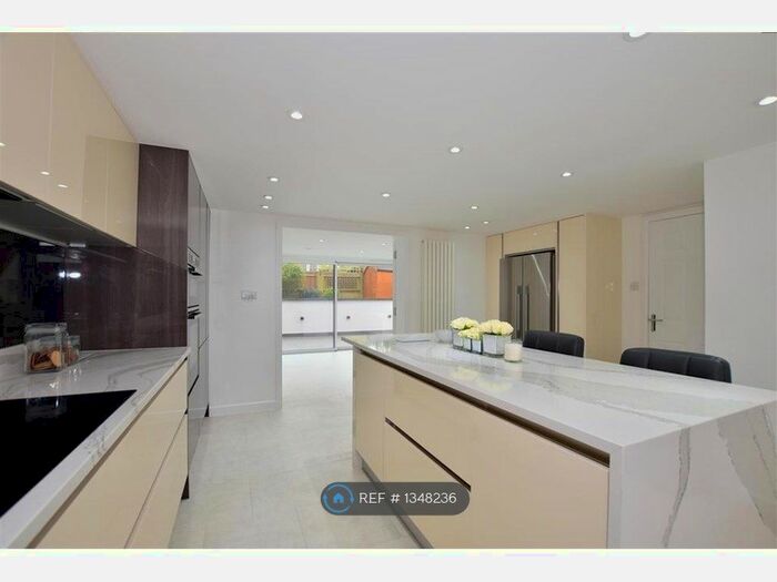 4 Bedroom Detached House To Rent In Woodside Road, Woodford Green, IG8