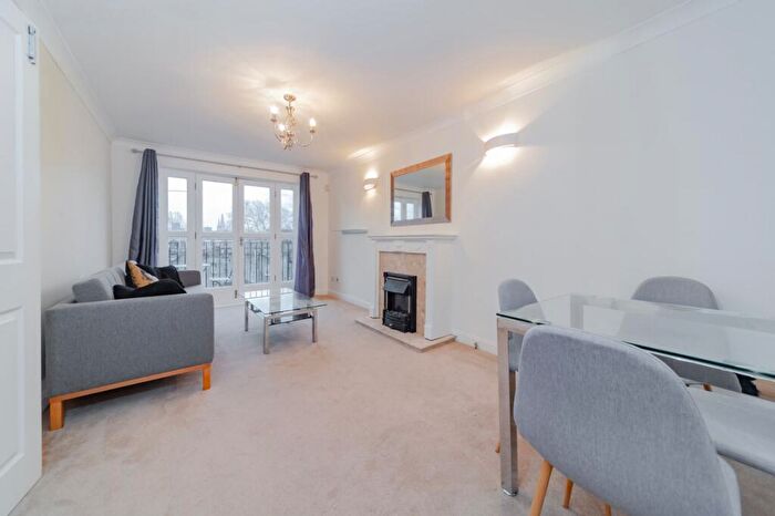 2 Bedroom Apartment To Rent In Amwell Street, Islington, London, EC1R