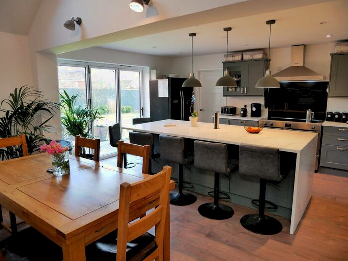 5 Bedroom Detached House For Sale In Noyes Close, Chippenham, SN14