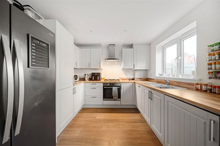 3 Bedroom Property For Sale In Worrall Drive, Wouldham, Rochester, ME1