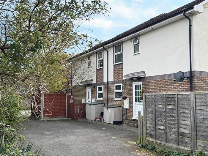 2 Bedroom Terraced House For Sale In Farncombe, GU7