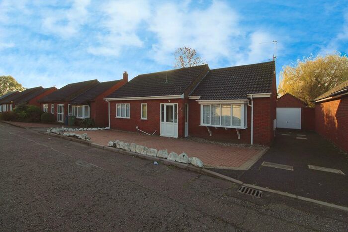 2 Bedroom Detached Bungalow To Rent In Hollybush Close, Harrow Weald, HA3