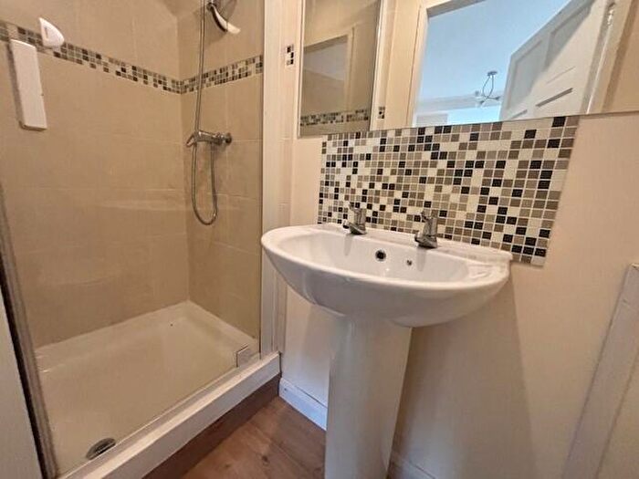 5 Bedroom Semi-Detached House To Rent In Victoria Road, Kirkby In Ashfield, NG17
