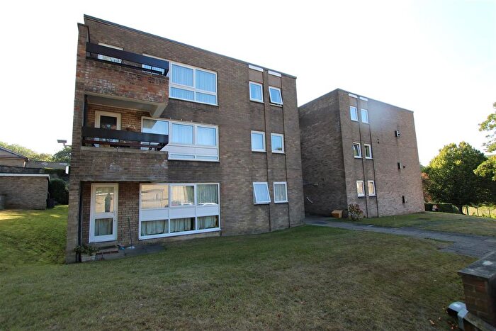 1 Bedroom Semi Detached House To Rent In Lister Lane, Bradford, BD2