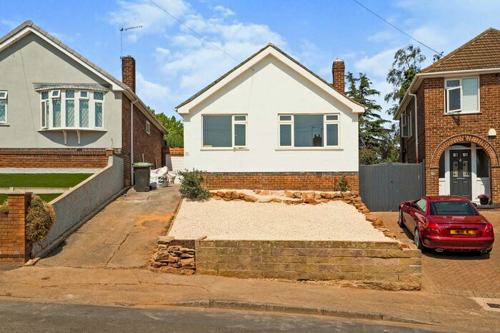2 Bedroom Bungalow To Rent In Redland Drive, Nottingham, NG9