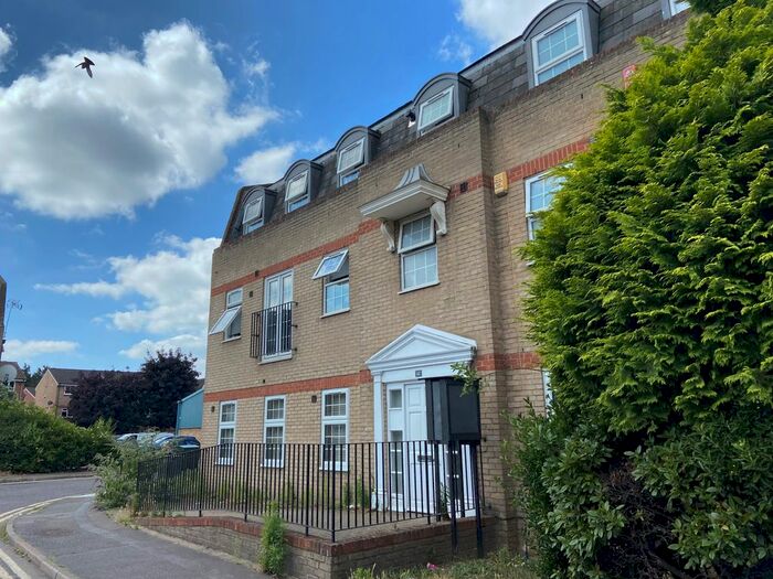 1 Bedroom Flat To Rent In Howard Close, Waltham Abbey, EN9
