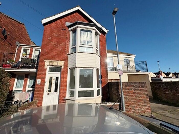 2 Bedroom Flat To Rent In South Road, Fratton, PO1