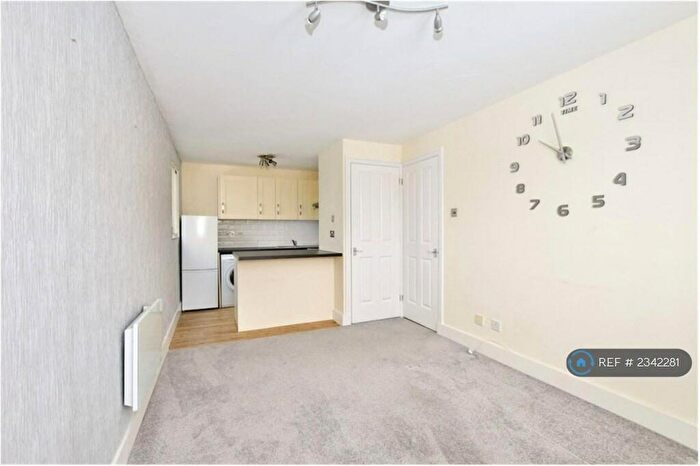 1 Bedroom Flat To Rent In Maplin Park, Slough, SL3