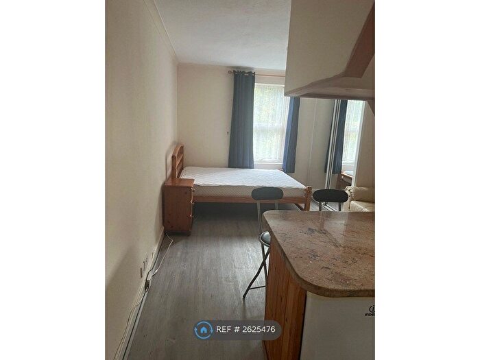 Studio To Rent In Eade Road, London, N4