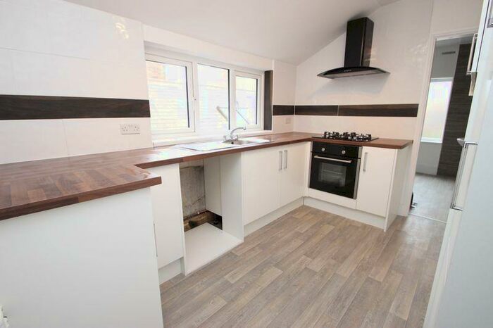 2 Bedroom Flat To Rent In Mill Place, Cleethorpes, DN35