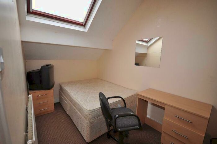 5 Bedroom Terraced House To Rent In Meadow View, Hyde Park, Leeds, LS6