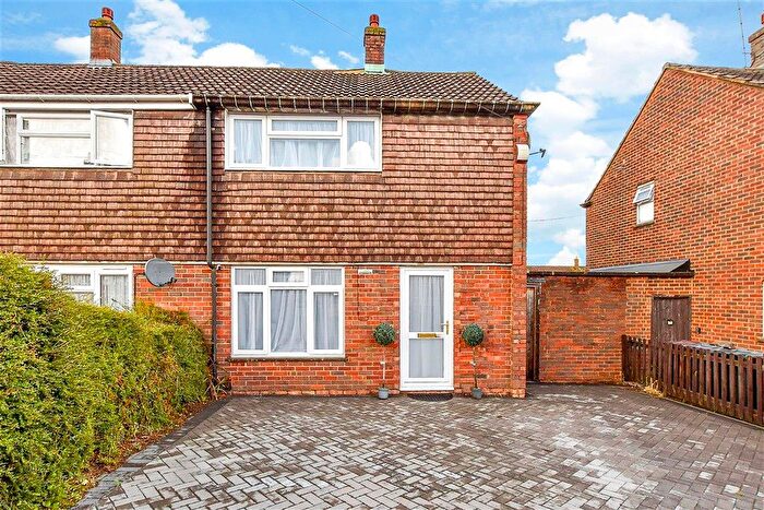 2 Bedroom Semi-detached House For Sale In Flaxpond Road, Ashford, Kent, TN23