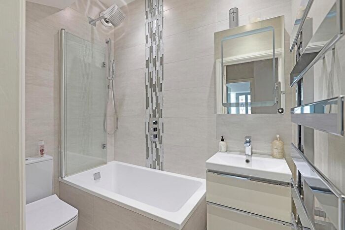 3 Bedroom End Of Terrace House For Sale In Clive Road, Enfield, EN1
